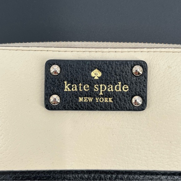 KATE SPADE Bay Street Pebbled Leather Cream & Black Zip Around Wallet EUC - Picture 3 of 15